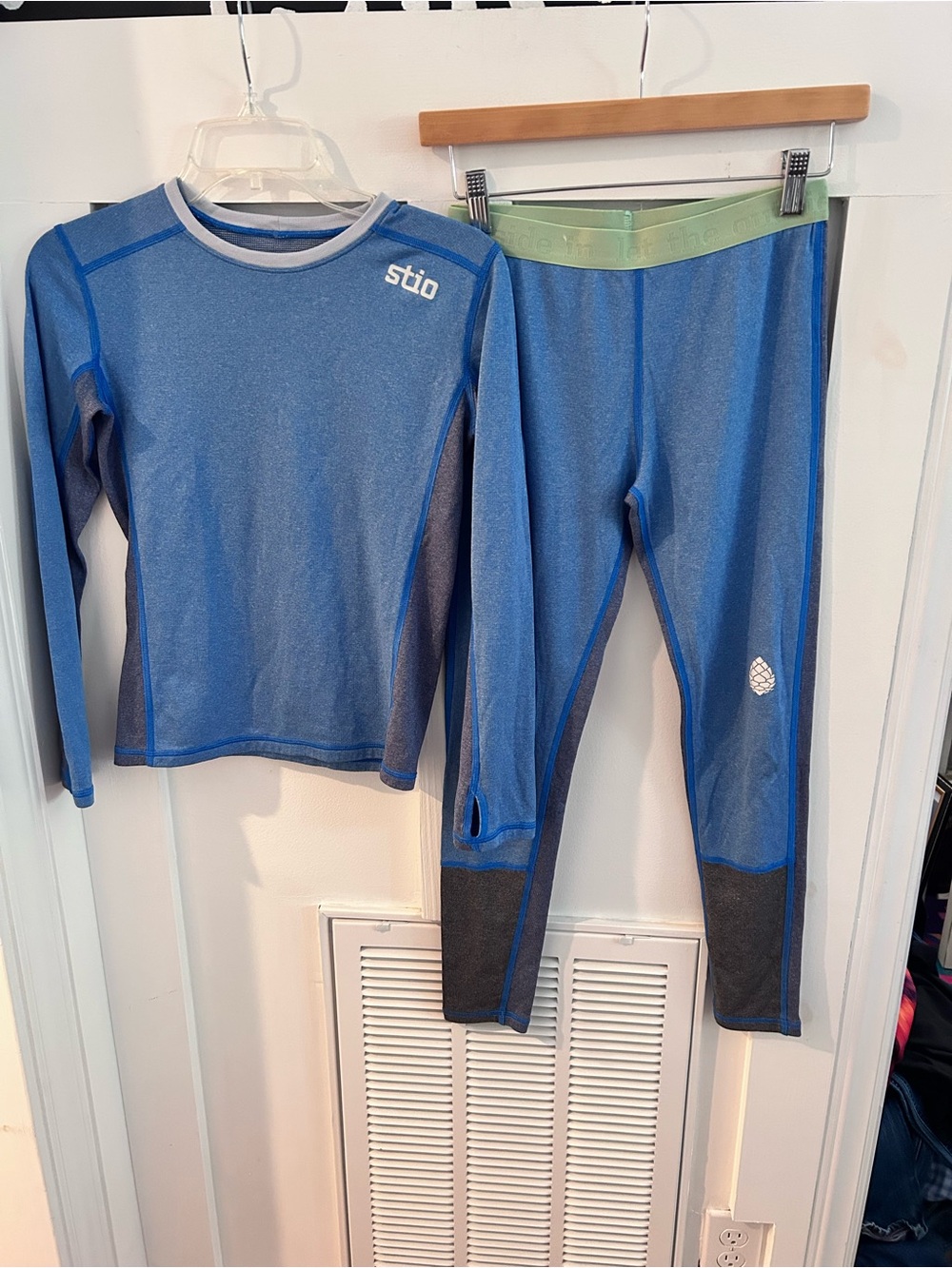 stio Kids Blue wool base layer set size 12